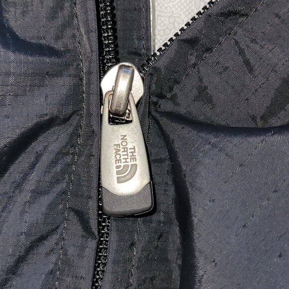 Women's Medium The North Face Long Rain Jacket - Picture 13 of 15